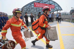 中国香港专家质疑梅西伤病严重性 港媒还拿C罗退票与梅西做对比