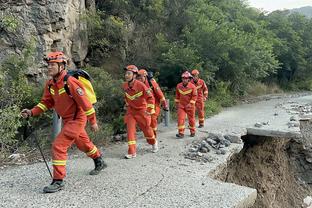 乌加特：草坪太差限制球队的发挥 巴黎在门前踢得不够实际